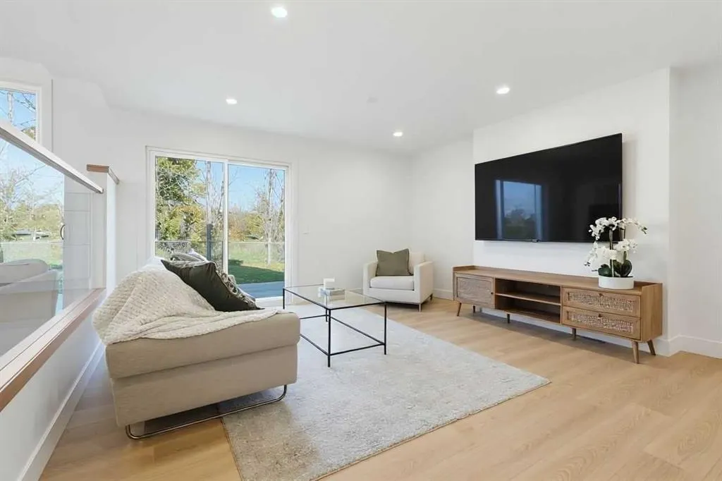 1016 Mapleglade Drive SE