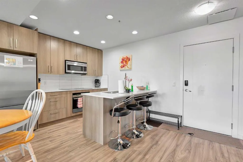 1629 38 Street SW, #206