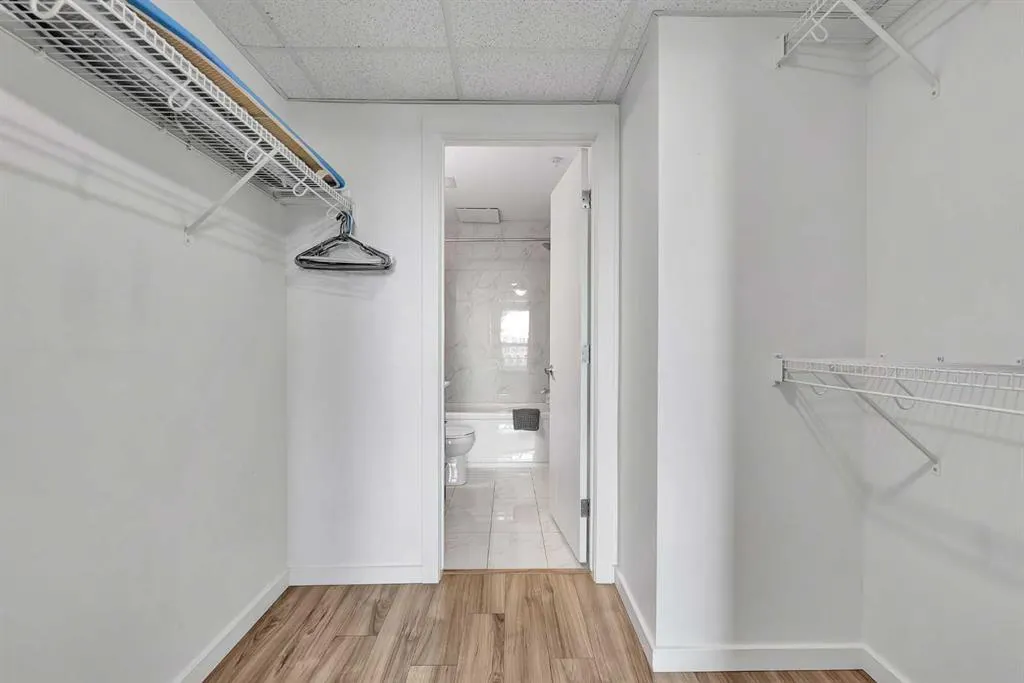 1629 38 Street SW, #206