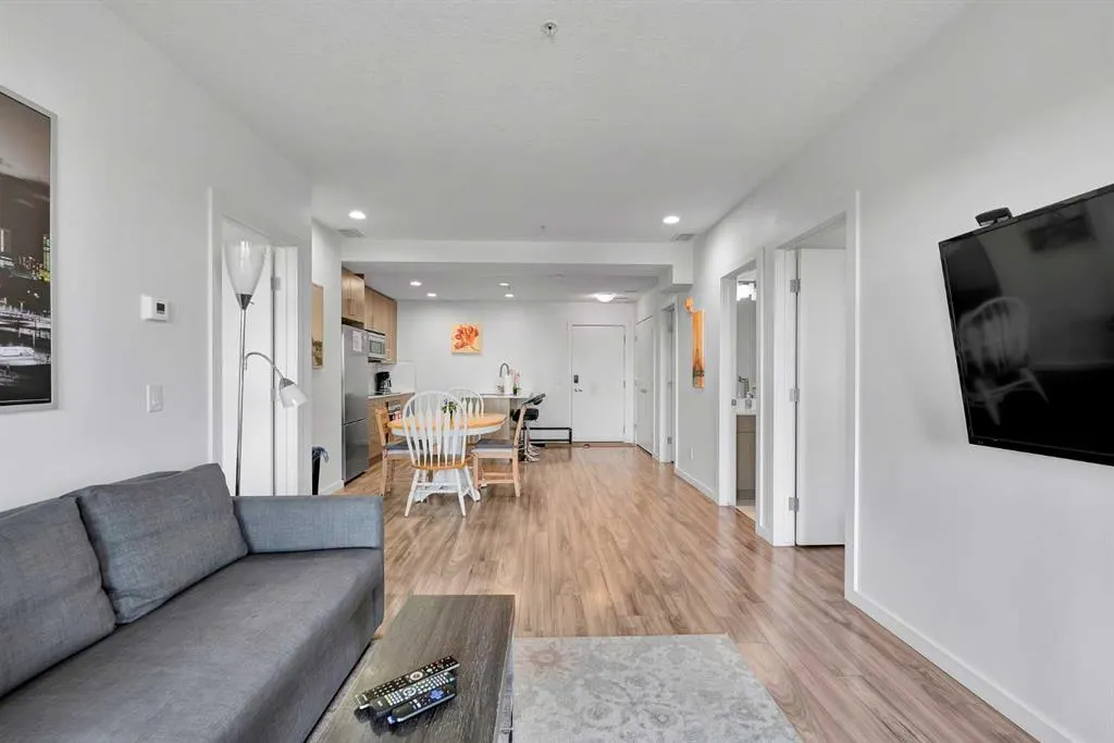 1629 38 Street SW, #206