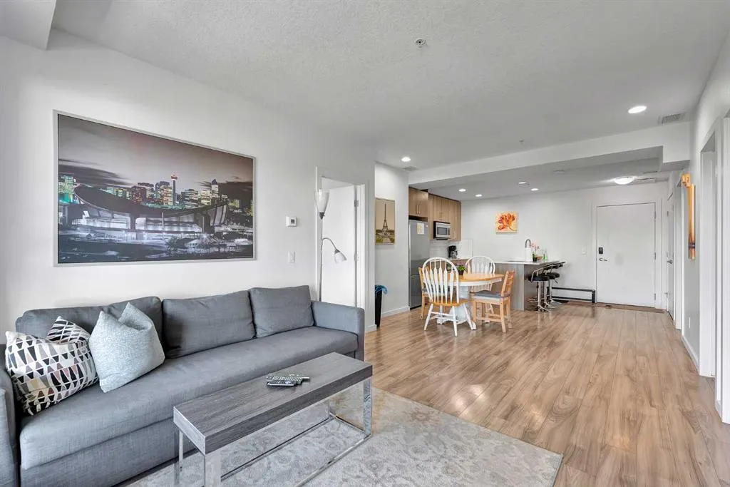 1629 38 Street SW, #206