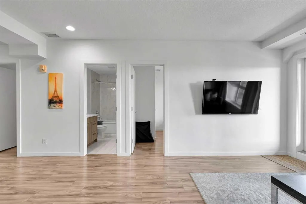 1629 38 Street SW, #206