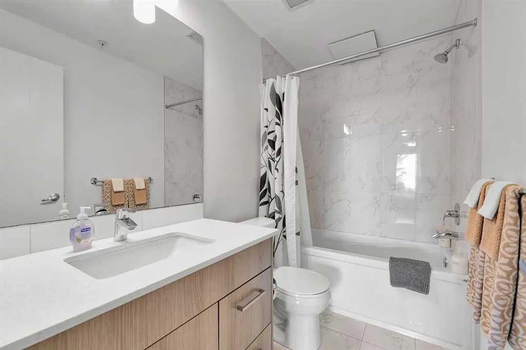 1629 38 Street SW, #206