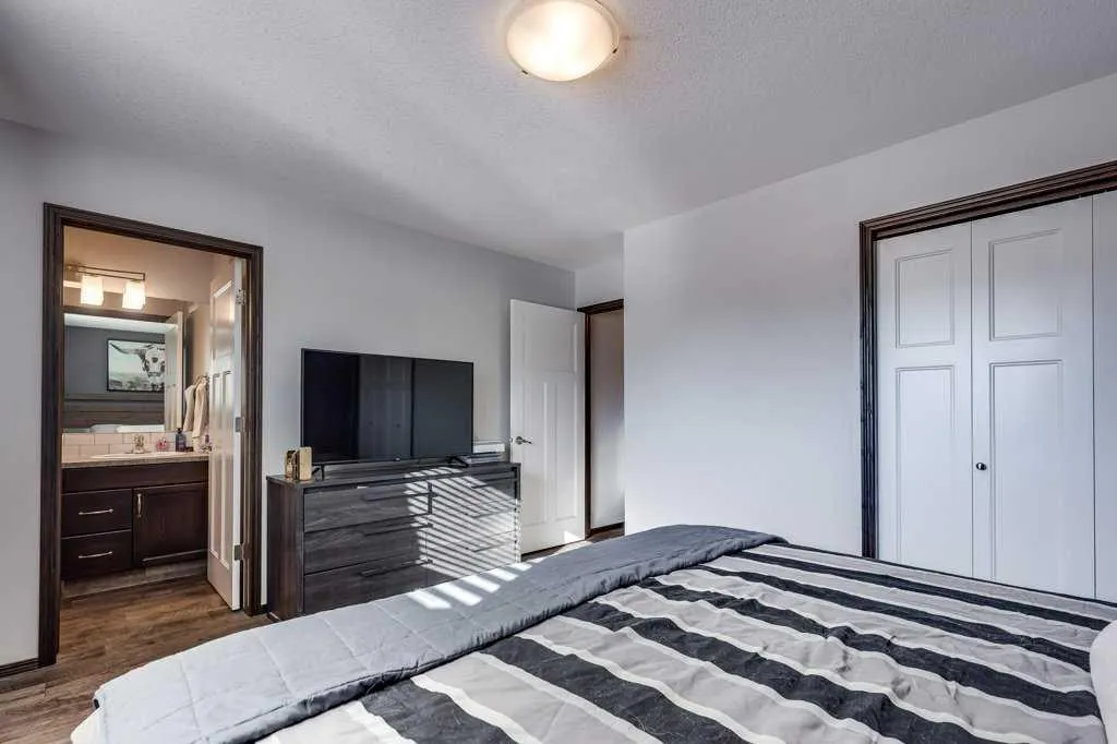 13 Adina Close