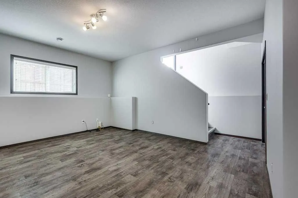 13 Adina Close