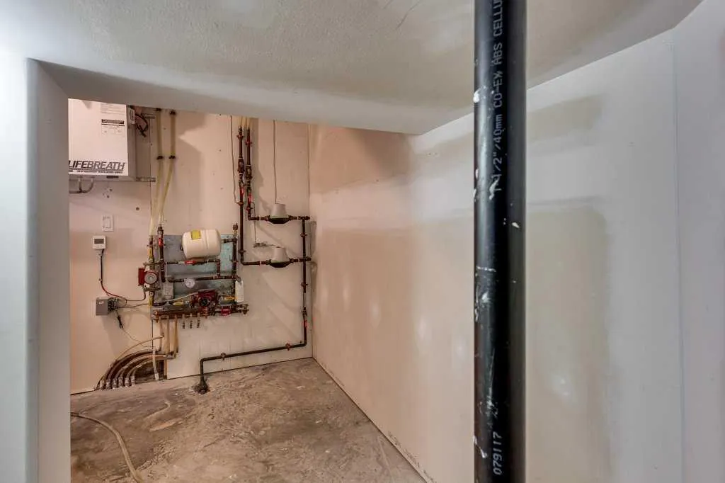 13 Adina Close