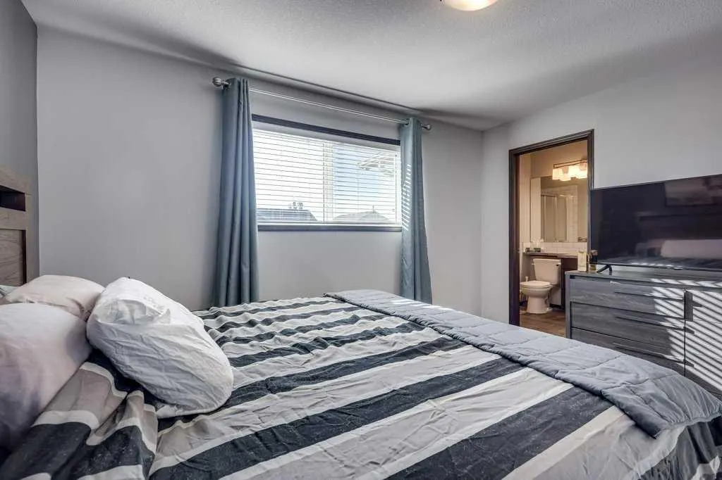 13 Adina Close