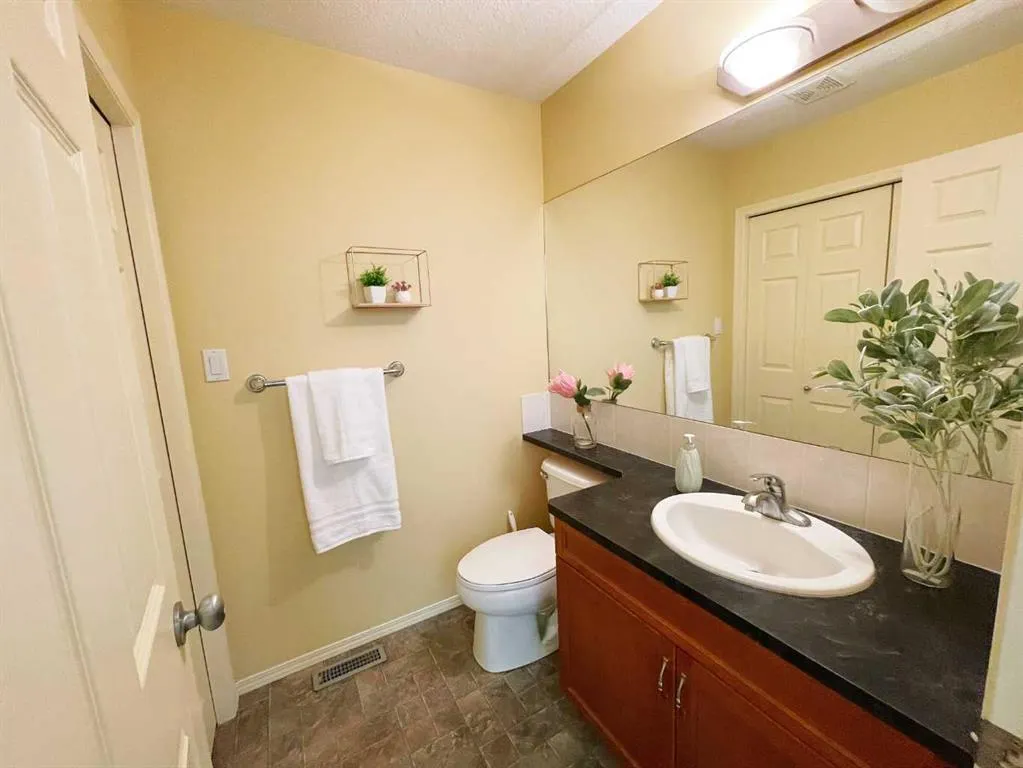 221 Coulee Creek Manor