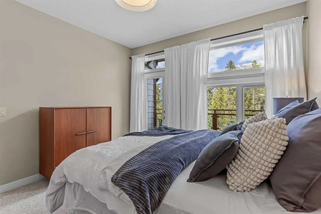 102 Stewart Creek Rise, #302
