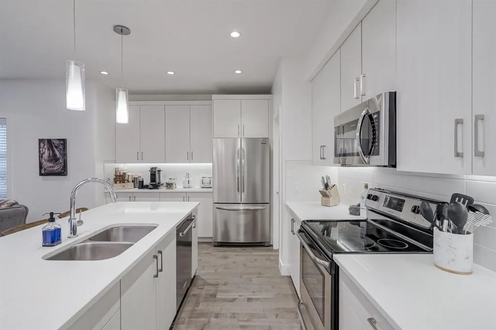2115 34 Avenue SW, #100