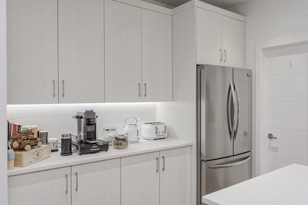 2115 34 Avenue SW, #100