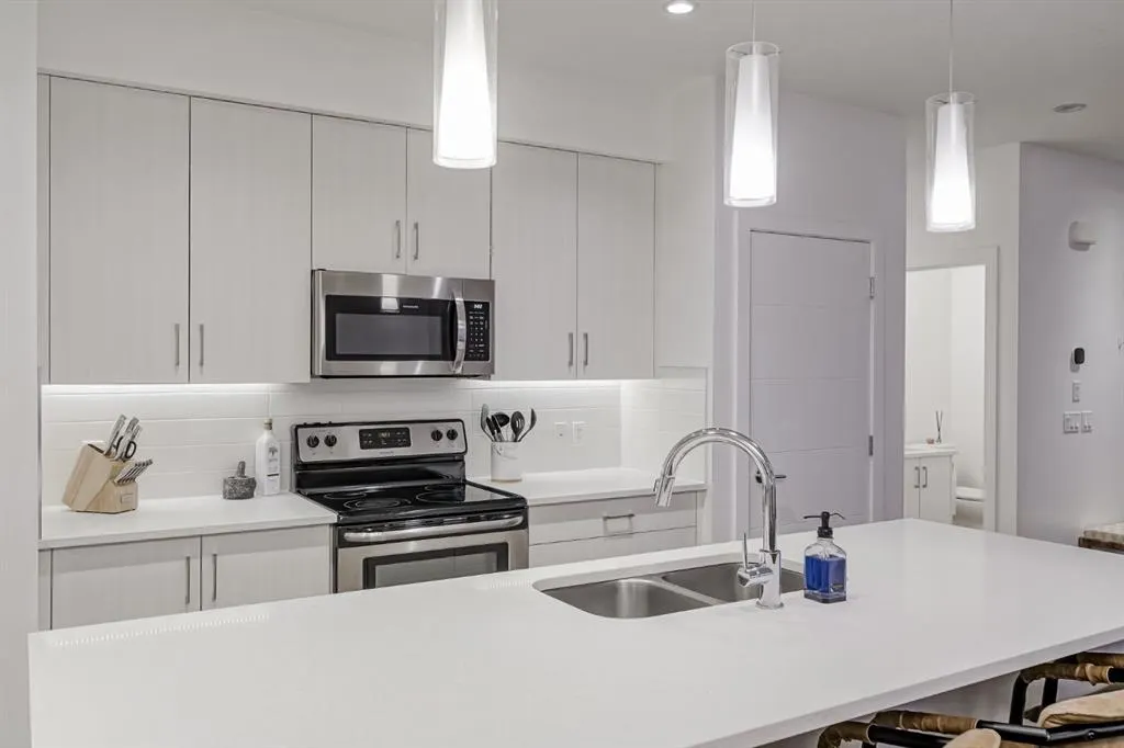 2115 34 Avenue SW, #100