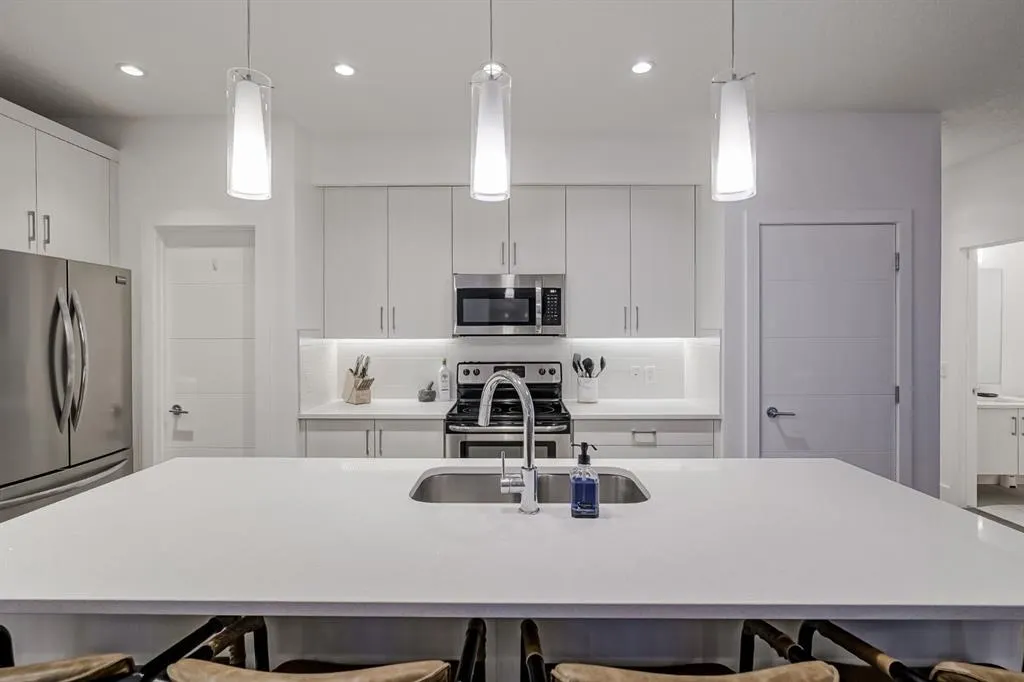 2115 34 Avenue SW, #100