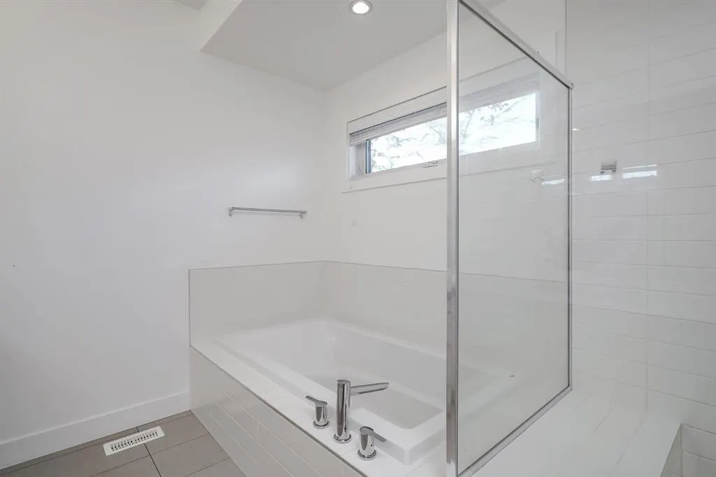 2115 34 Avenue SW, #100