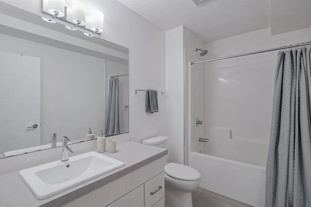 2115 34 Avenue SW, #100