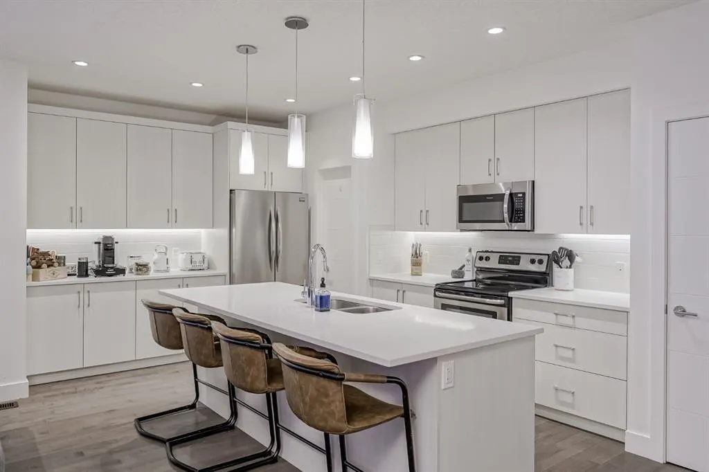 2115 34 Avenue SW, #100