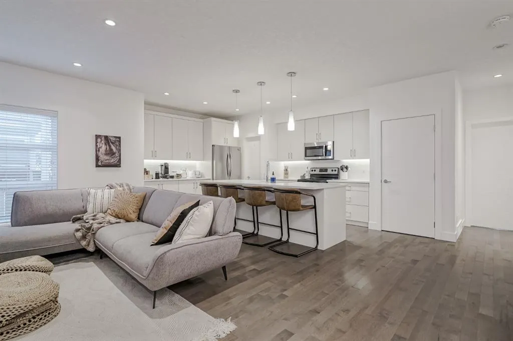 2115 34 Avenue SW, #100