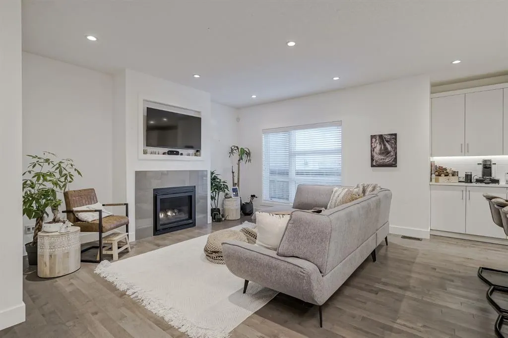 2115 34 Avenue SW, #100