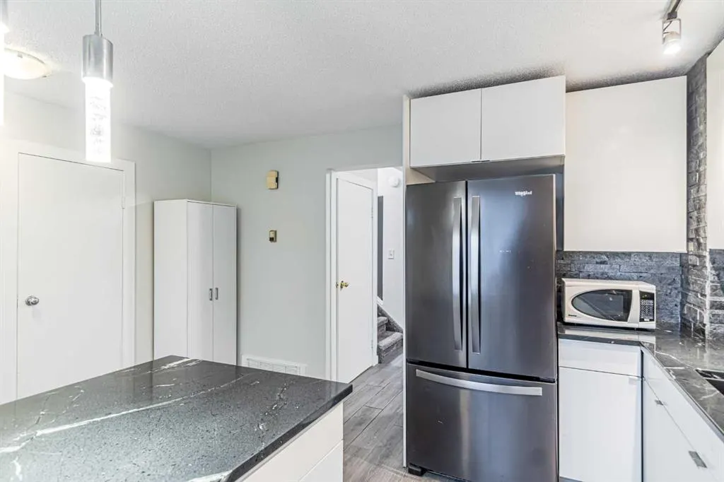 212 Georgian Villas NE