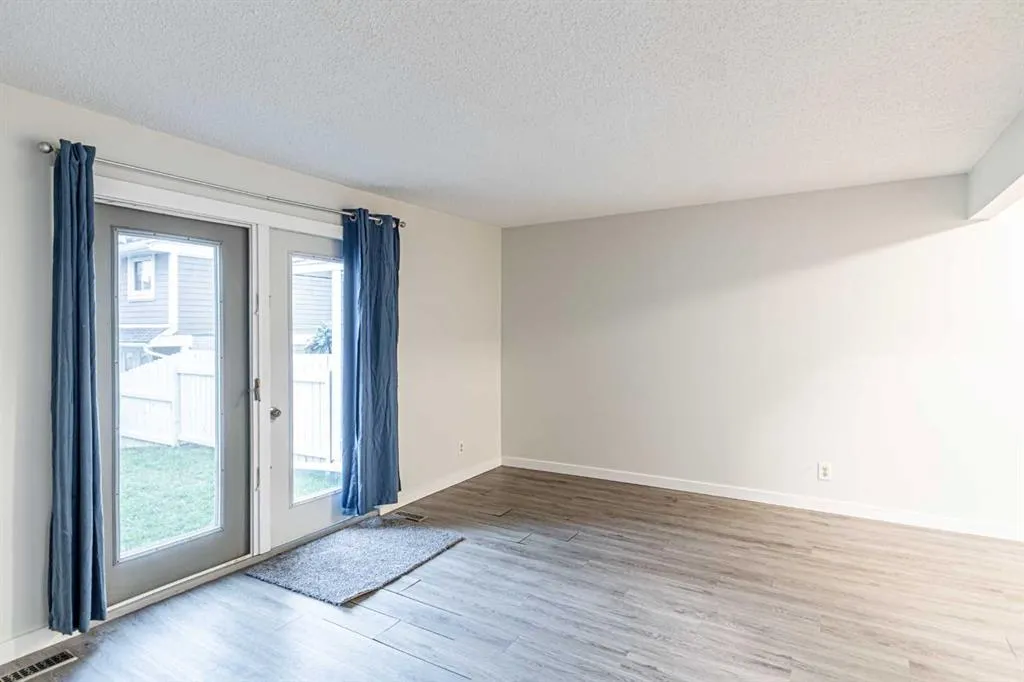 212 Georgian Villas NE
