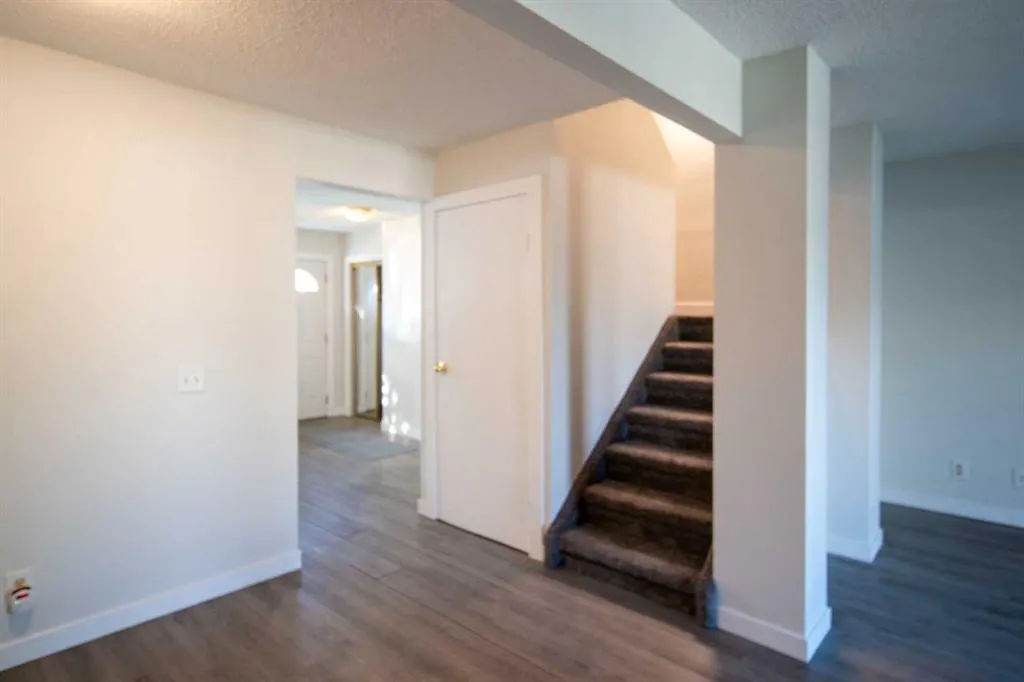 212 Georgian Villas NE