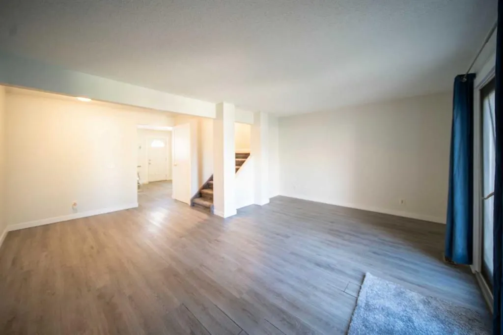 212 Georgian Villas NE