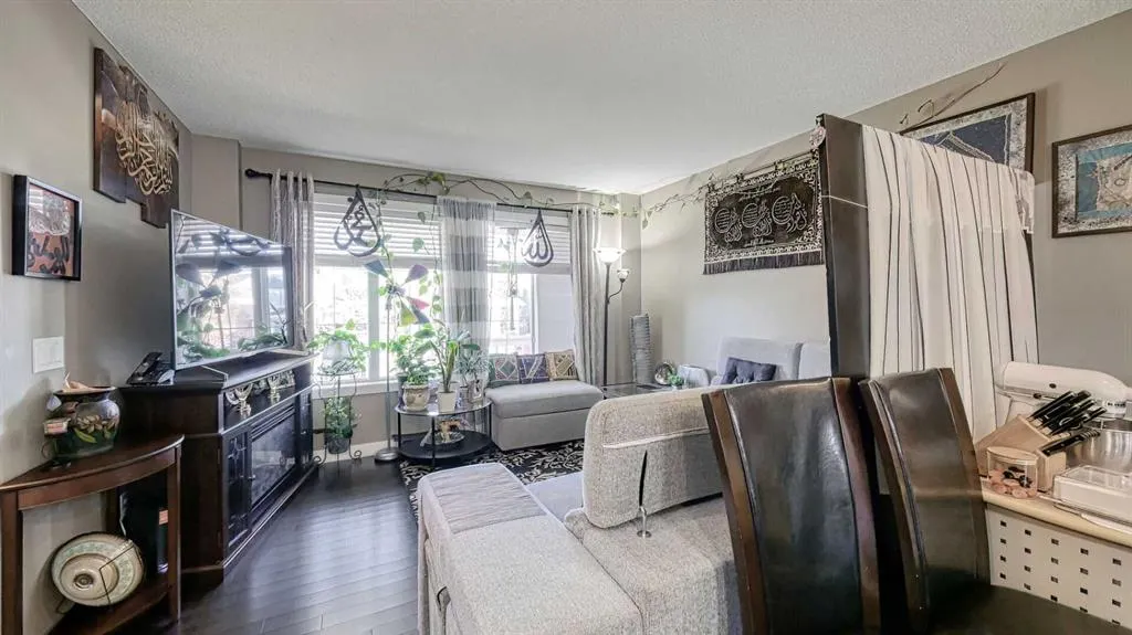 552 Evanston Drive NW