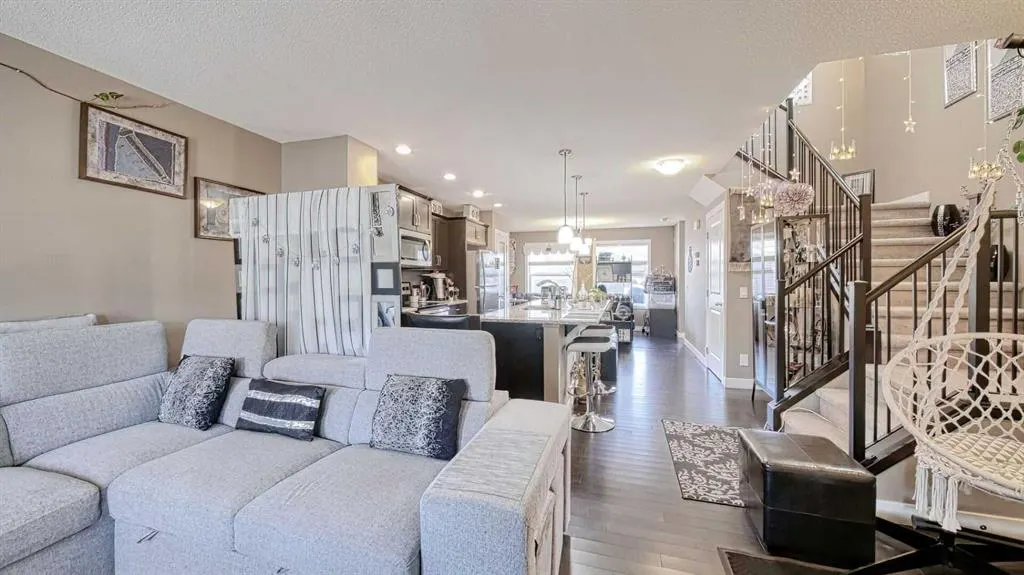 552 Evanston Drive NW