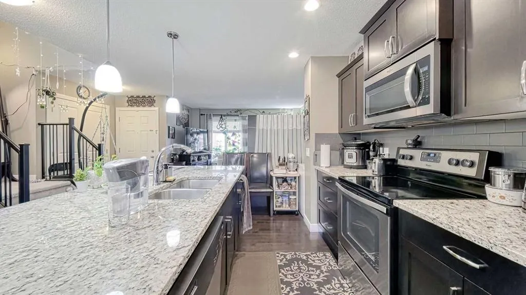 552 Evanston Drive NW