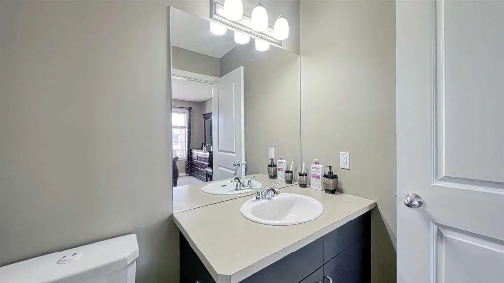 552 Evanston Drive NW