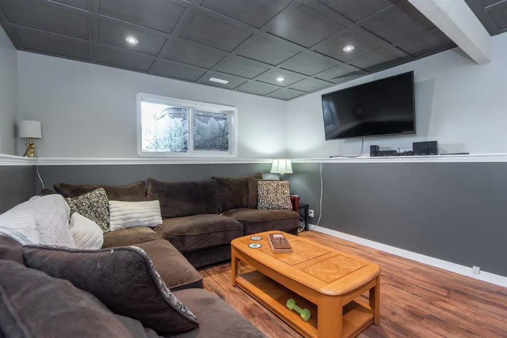 22 Woodbine Avenue