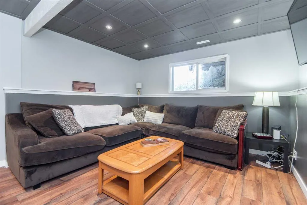 22 Woodbine Avenue