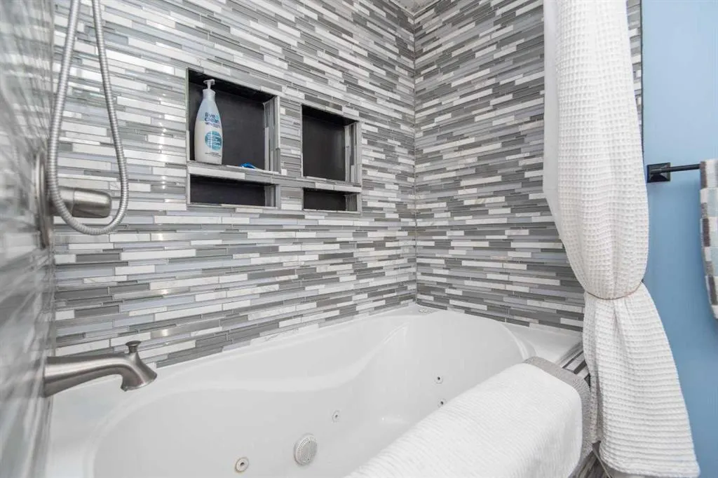 22 Woodbine Avenue