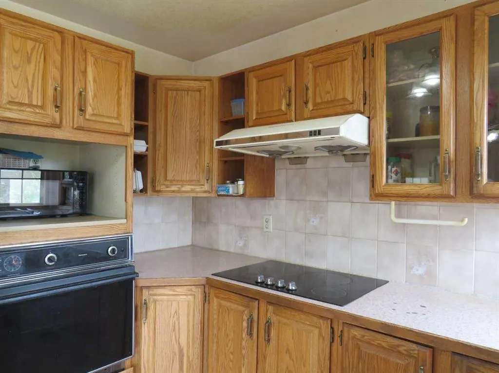 63 La Valencia Gardens NE