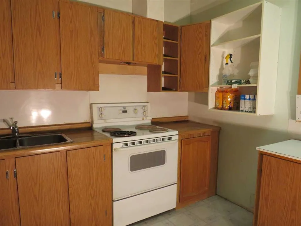 63 La Valencia Gardens NE