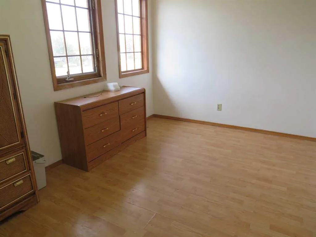 63 La Valencia Gardens NE