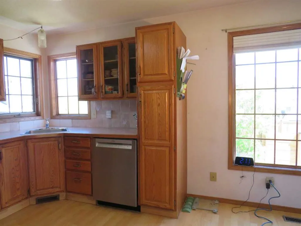 63 La Valencia Gardens NE