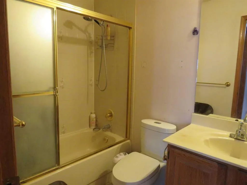 63 La Valencia Gardens NE