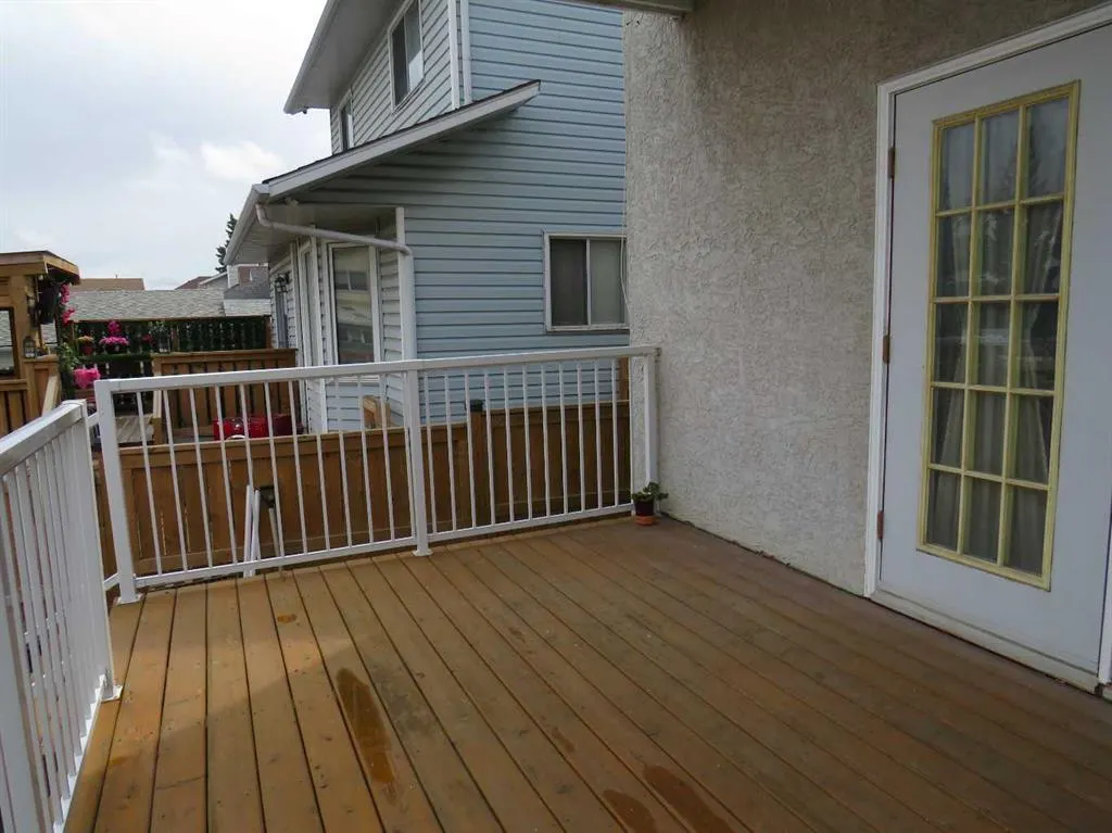 63 La Valencia Gardens NE