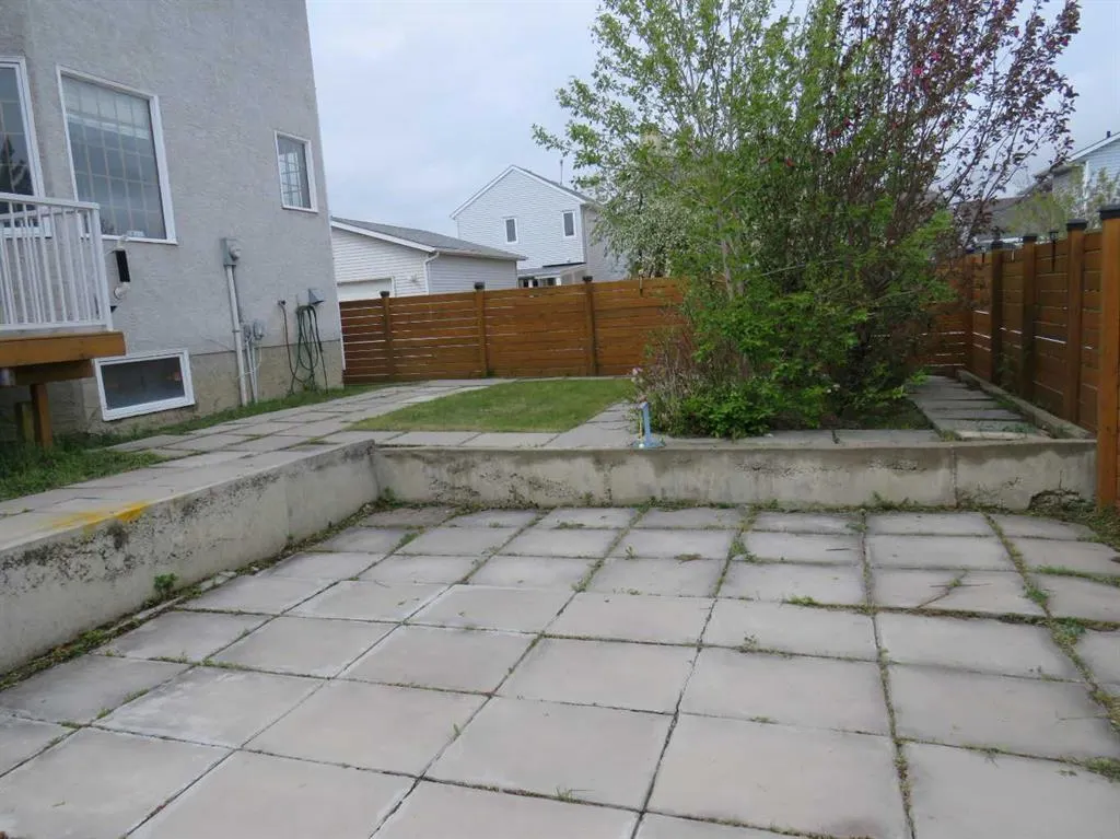 63 La Valencia Gardens NE