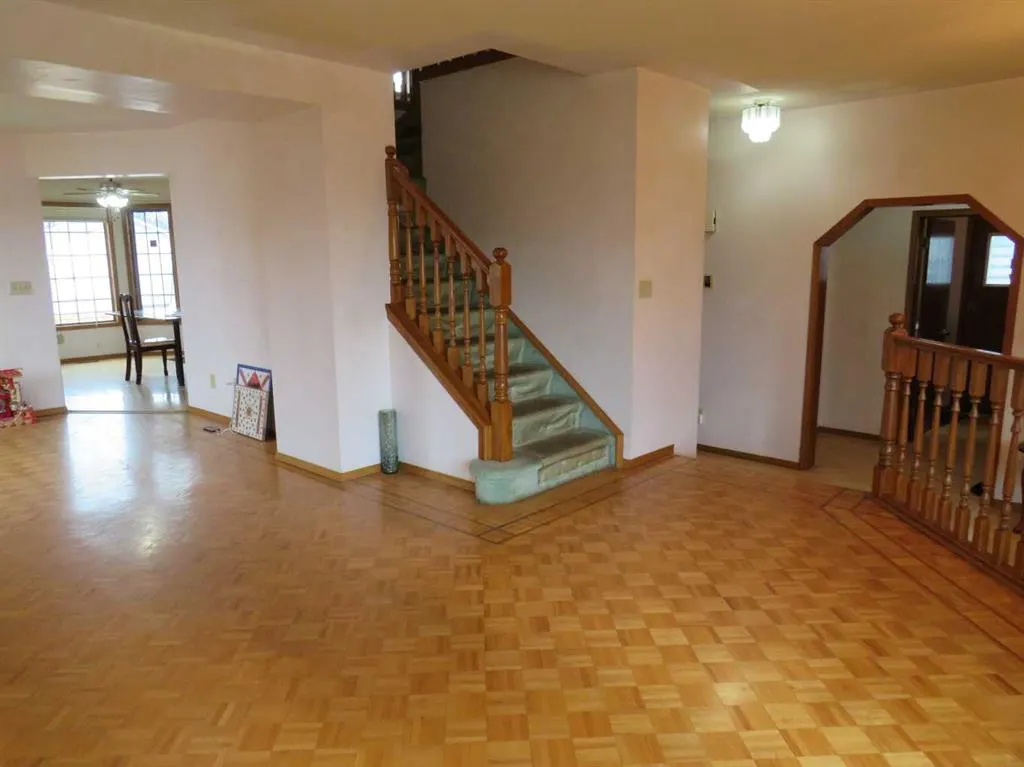 63 La Valencia Gardens NE