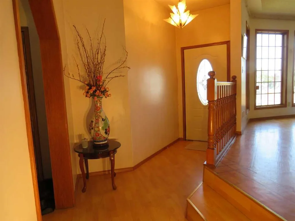 63 La Valencia Gardens NE