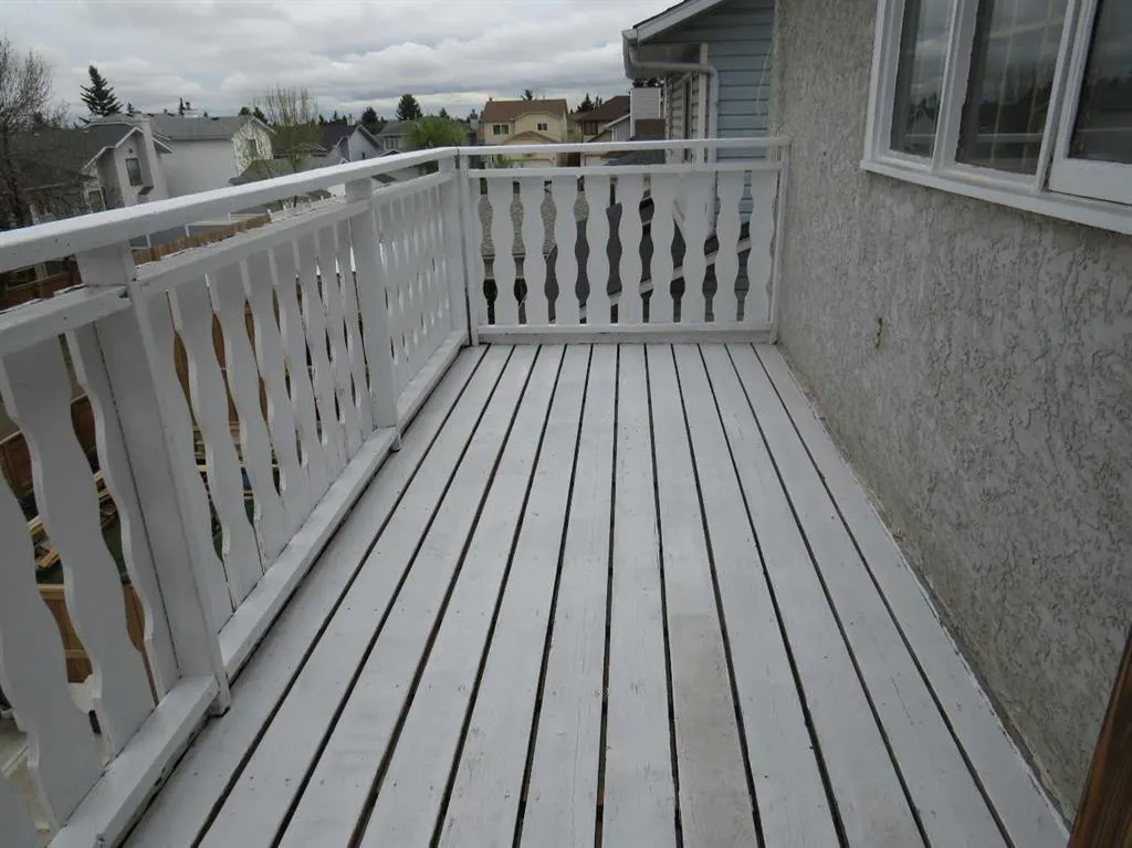 63 La Valencia Gardens NE