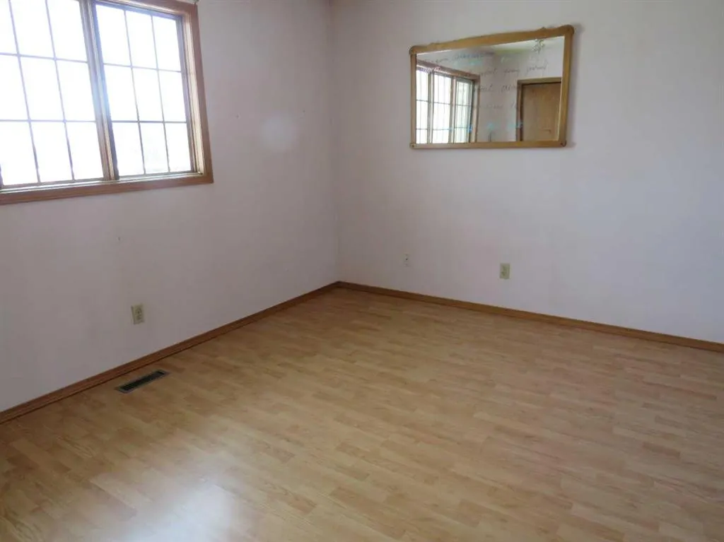 63 La Valencia Gardens NE