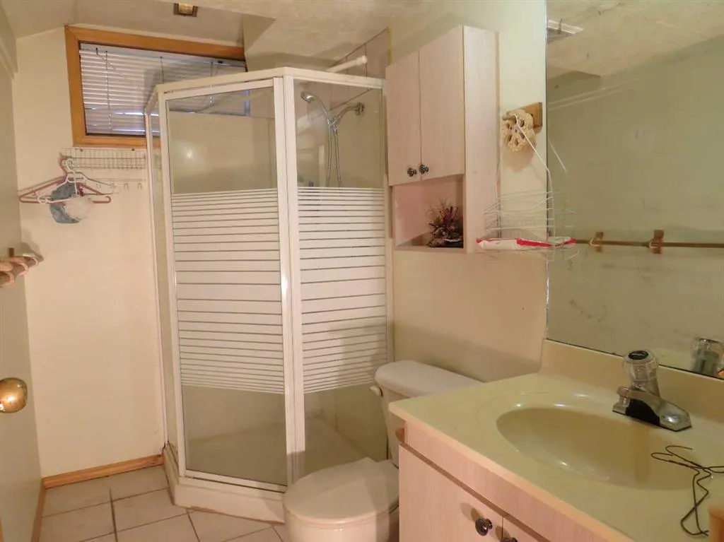 63 La Valencia Gardens NE