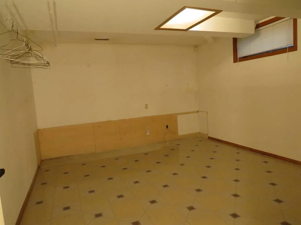 63 La Valencia Gardens NE