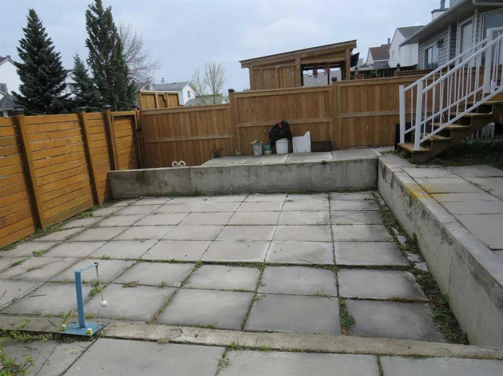 63 La Valencia Gardens NE