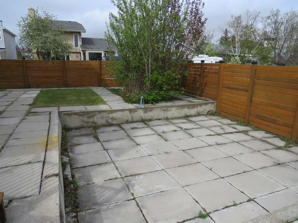 63 La Valencia Gardens NE