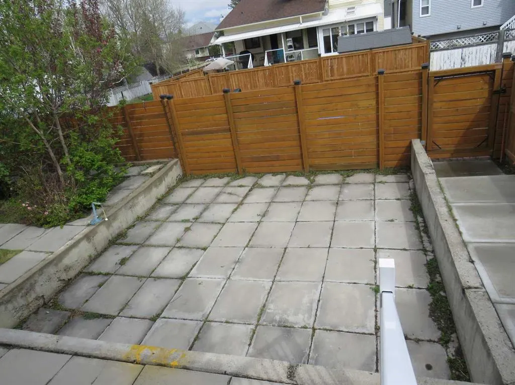 63 La Valencia Gardens NE