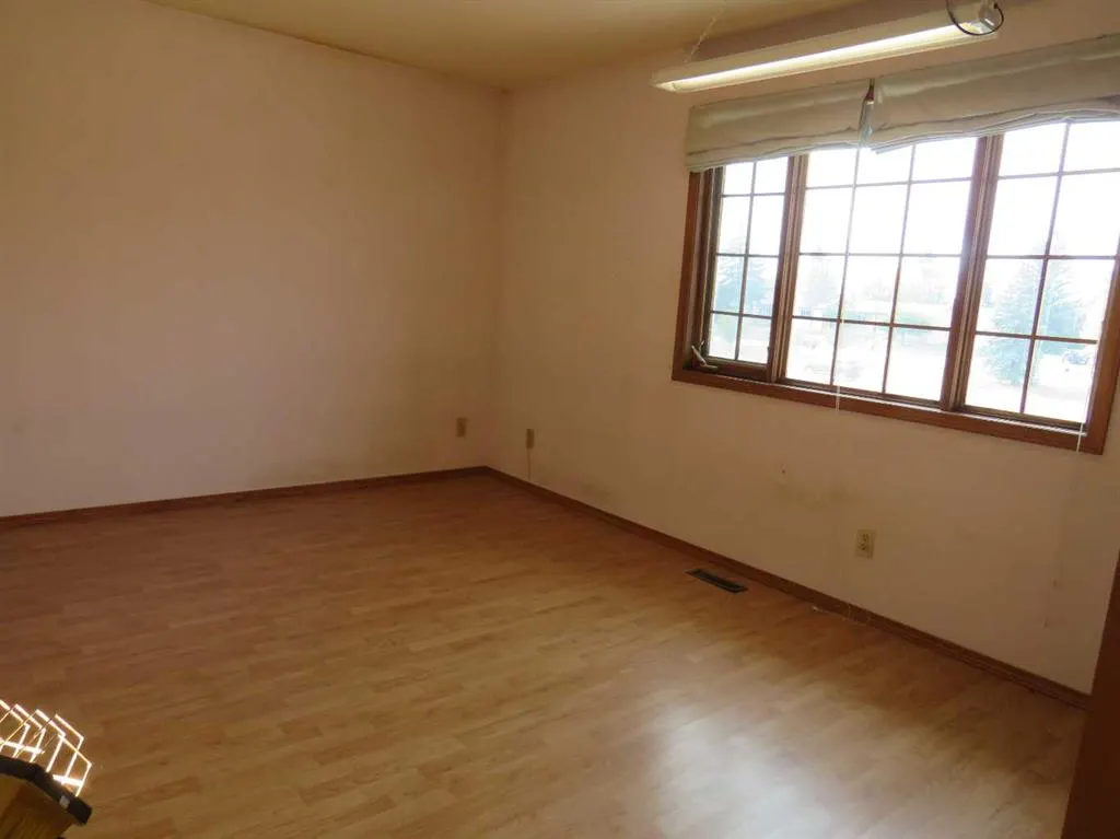 63 La Valencia Gardens NE